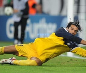 英超争四格局大地震！传统豪强集体翻车，阿森纳客场平局竟成胜利