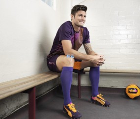 突发交通阻滞，德甲焦点战延迟一刻钟，拜仁门兴对决稍晚鸣哨