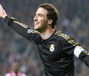 什琴斯尼澄清争议瞬间，塞维利亚丢球后，我的脸上没有笑容