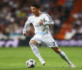 欧战烽火，多特蒙德四球横扫十人黄潜，吉拉西双响引领进攻狂潮