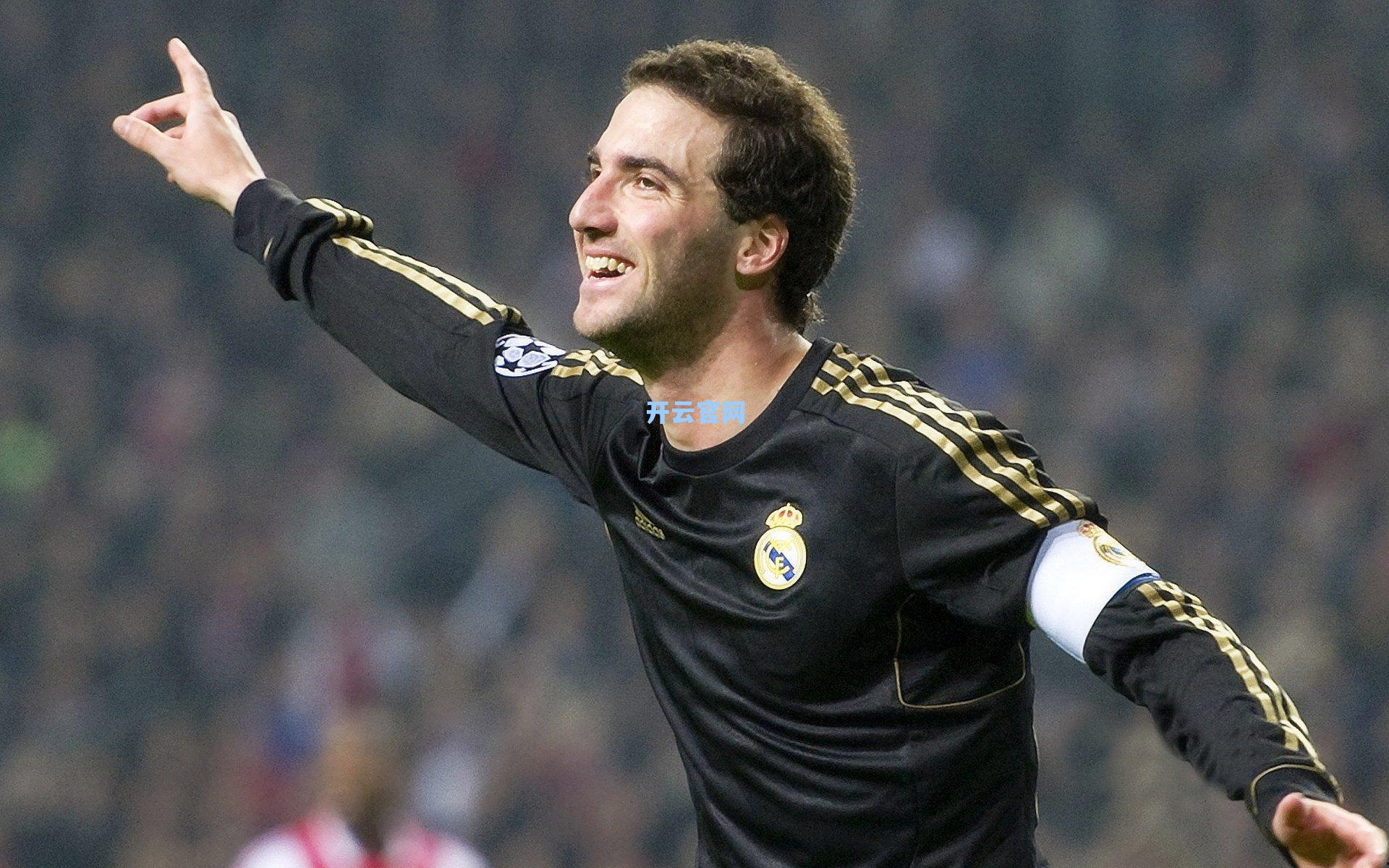 德甲半场风暴！莱比锡4球碾压奥格斯堡，迪奥曼德、罗慕洛传射定乾坤